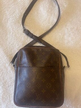 ✨ Louis Vuitton Danube GM Monogram Crossbody – 100% AUTHENTIC ✨ Classic Vintage